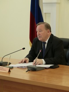 Губернатор Алтайского края поручил до 15 сентября завершить подготовку объектов энергетики и ЖКХ к зиме