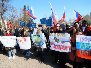 «Петербург, мы с тобой!»: около шести тысяч жителей Алтайского края приняли участие во всероссийской акции в память о погибших во время теракта в Санкт-Петербурге