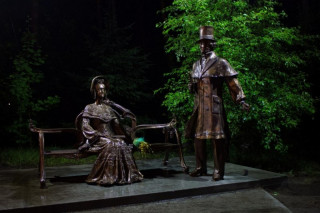 Памятник Александру Пушкину и Наталье Гончаровой в Бийске