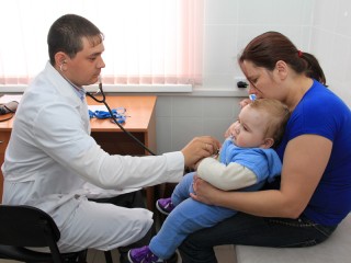 По программе «Земский доктор» в 2015 году трудоустроены 142 молодых специалиста