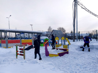 Бойцы «Снежного десанта 2021» работают в пригородных поселках столицы Алтайского края 