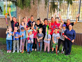 В столице Алтайского края прошел мастер-класс по хоккею на траве для воспитанников Центра помощи детям
