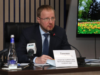 Губернатор Алтайского края Виктор Томенко поручил увеличить число коек в ковидных госпиталях Бийска 
