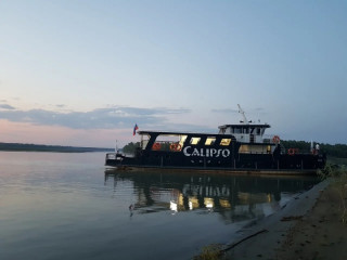 Прогулочный теплоход «Калипсо», переоборудованный из пассажирского катера типа «Москвич», готов принять на борт первых пассажиров Прогулочный теплоход «Калипсо», переоборудованный из пассажирского катера типа «Москвич», готов принять на борт первых пассажиров