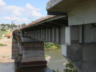 В ближайшее время в Алтайском крае будет восстановлено движение по мосту через реку Чумыш в городе Заринске